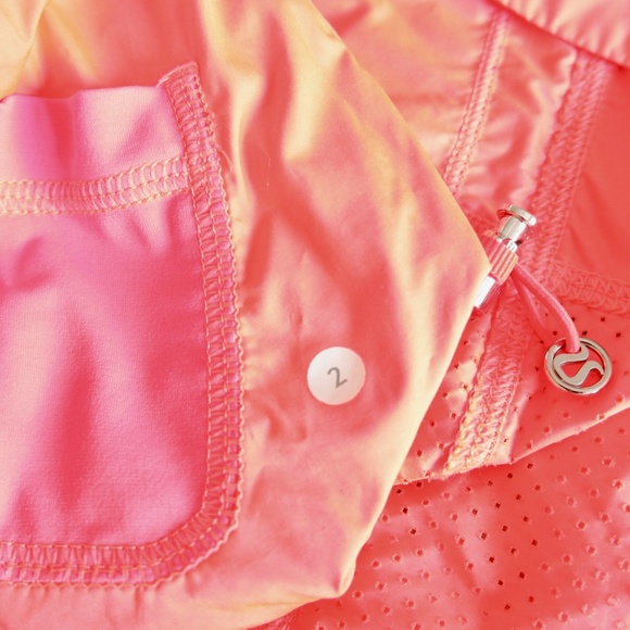 lululemon nothing but run jacket / flare light / size 2 - Picture 3 of 4